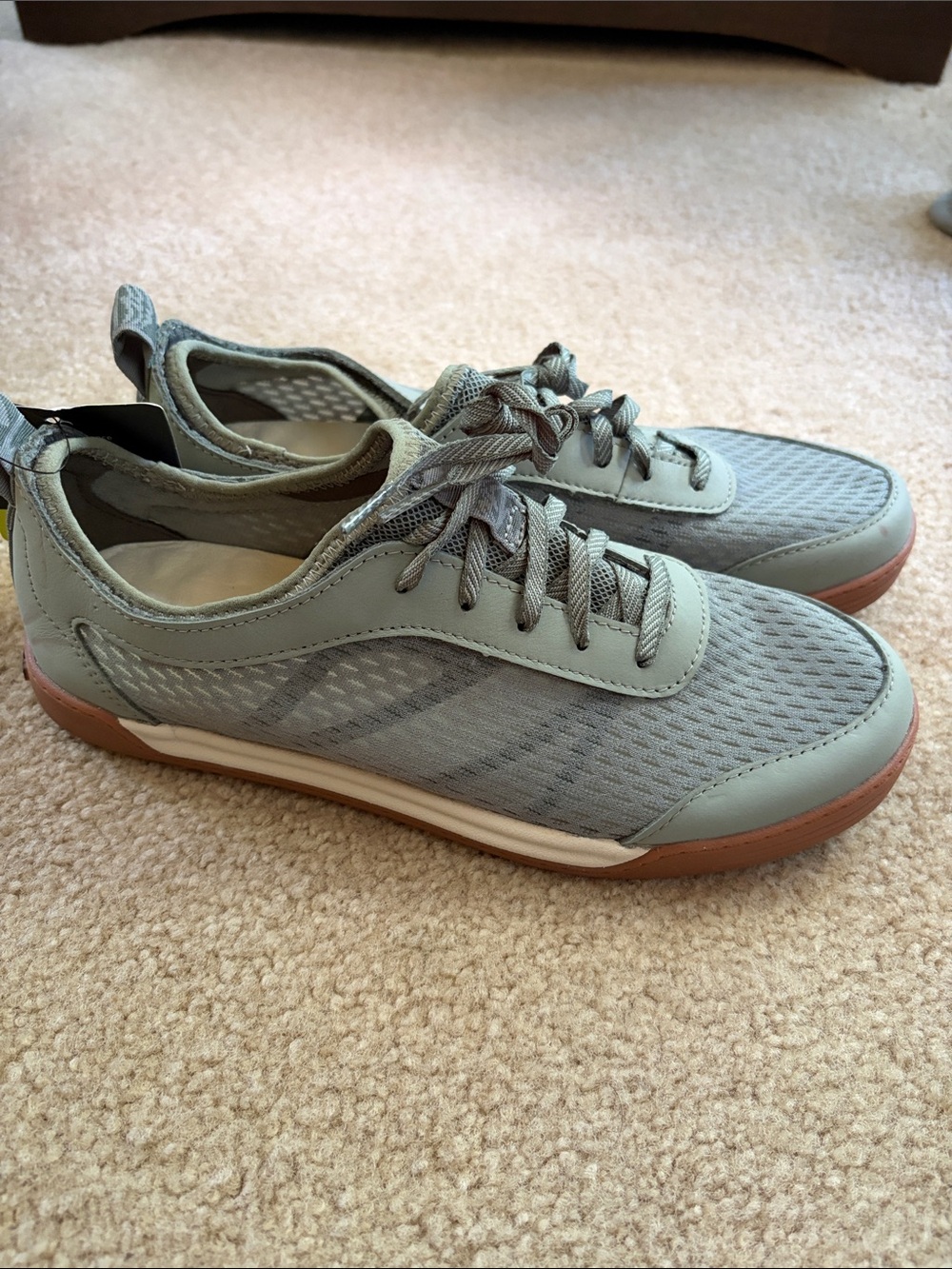 LL Bean Women’s Vacationland sage green slip on sneakers NWT size 9